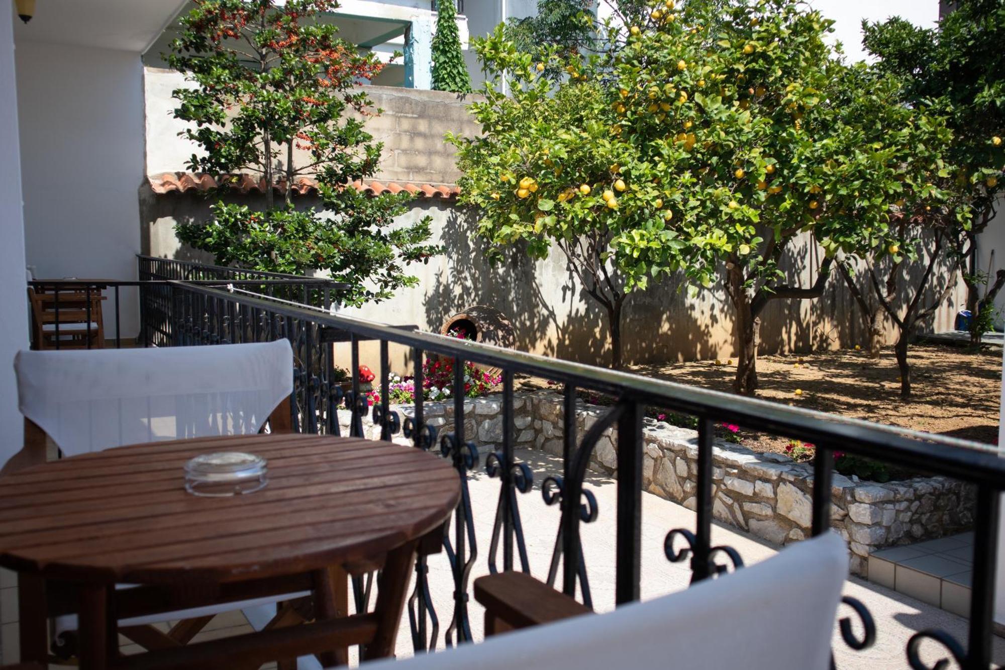 Athanasia Apartments Skiathos Town Exterior photo